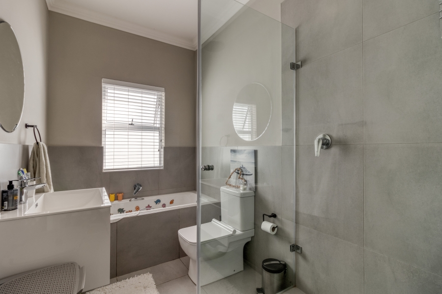 3 Bedroom Property for Sale in Roundhay Western Cape